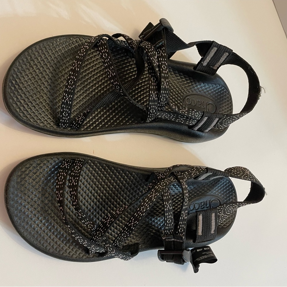 Woman’s Chacos size 6